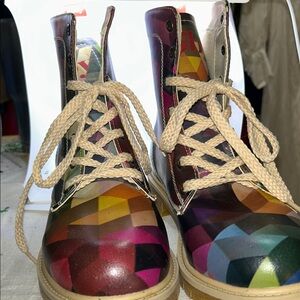 Goby boots size 7.5. Like new condition. Only worn once.
